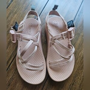 Kids Size 1 Pink Chaco Sandals‎